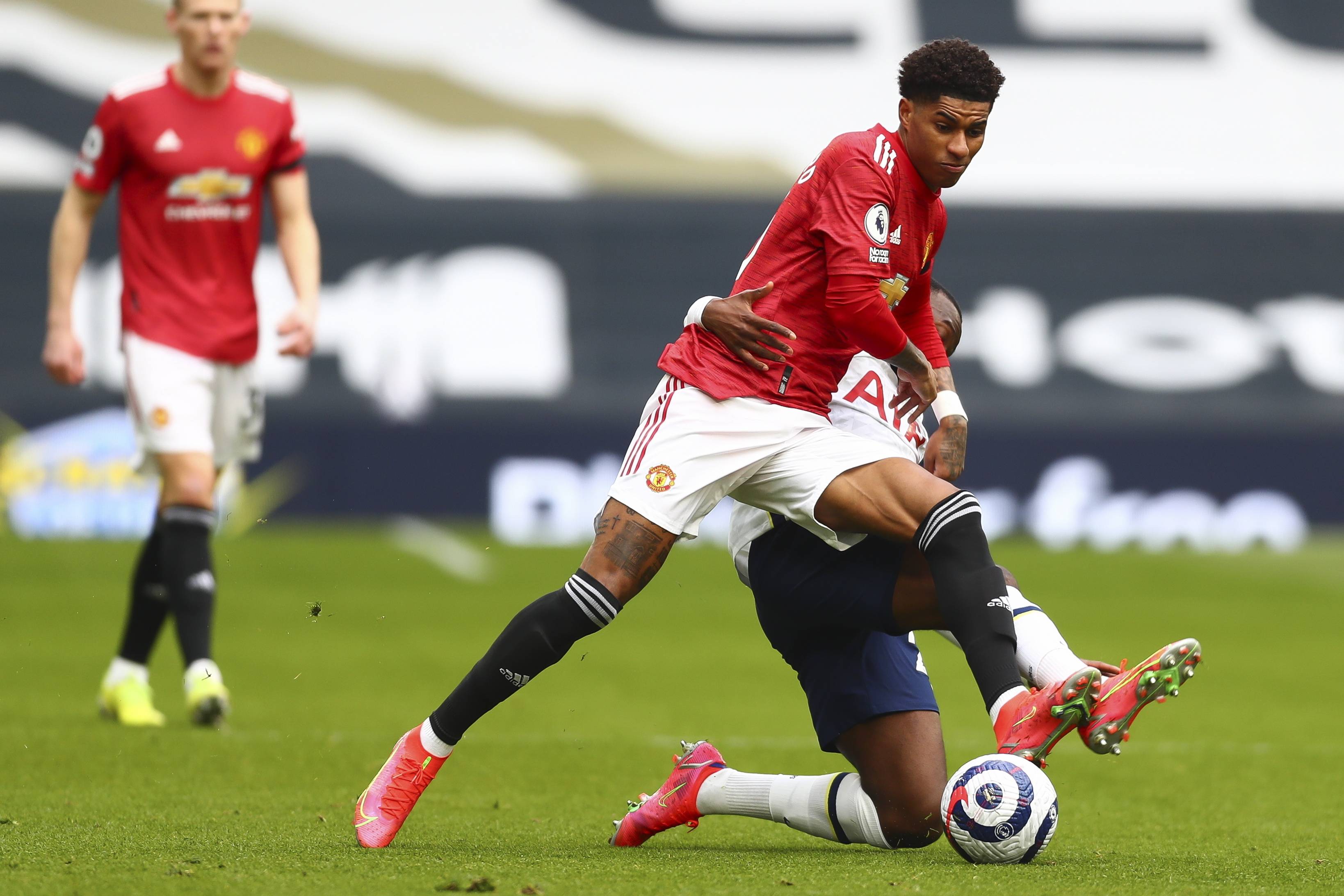 之间的差距 之间的差距